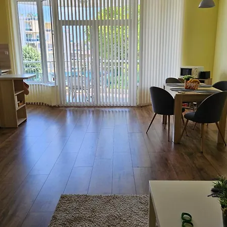 Apartment Oasis Deluxe By The Sea