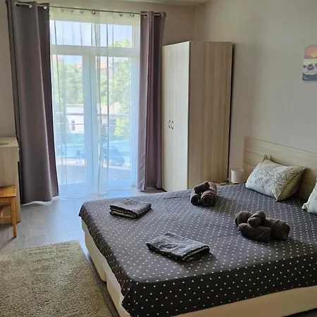 Apartment Oasis Deluxe By The Sea